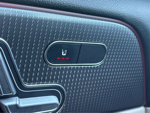 Used 2021 Mercedes-Benz GLB 250 4MATIC image 30