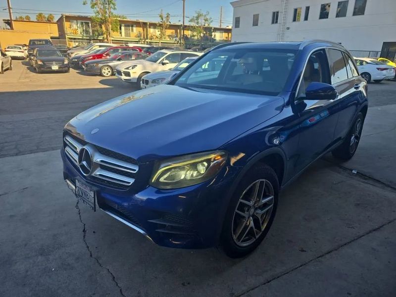Used 2017 Mercedes-Benz GLC 300 4MATIC image 1