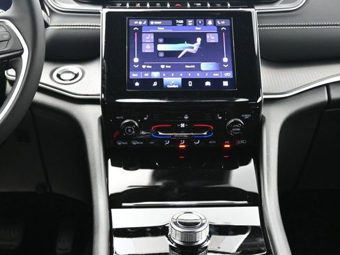 New 2025 Jeep Grand Cherokee L Laredo image 33