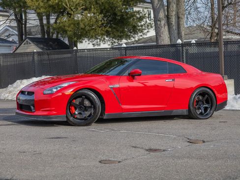 Used 2010 Nissan GT-R Premium image 9