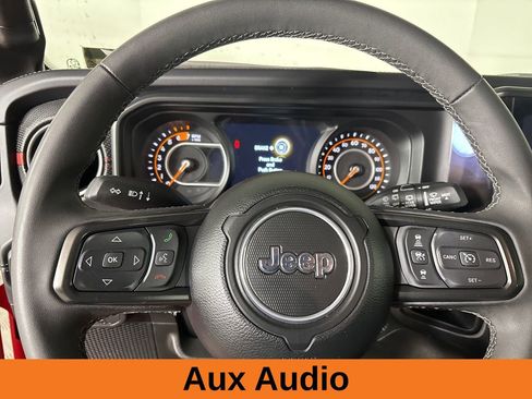 Used 2025 Jeep Wrangler Unlimited Rubicon AWD/4WD image 11