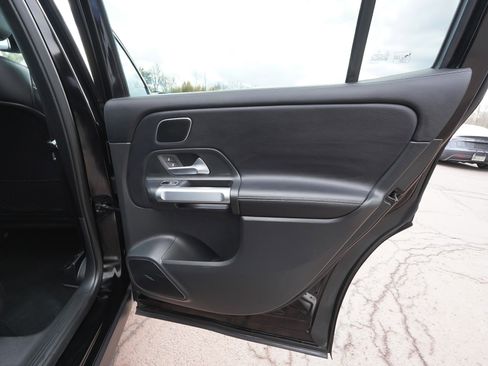 Used 2023 Mercedes-Benz GLB 250 4MATIC w/ Premium Package image 13