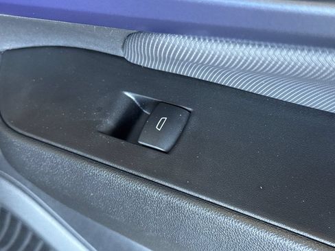 Used 2024 Chevrolet Equinox EV LT FWD image 23