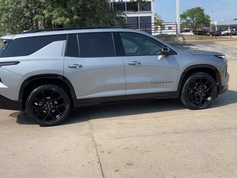Used 2024 Chevrolet Traverse RS w/ LPO, Floor Liner Package AWD/4WD image 9