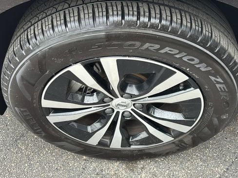 Certified 2025 Volvo XC60 B5 Core AWD/4WD image 32