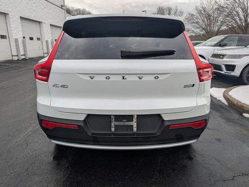 Used 2025 Volvo XC40 B5 Core image 4
