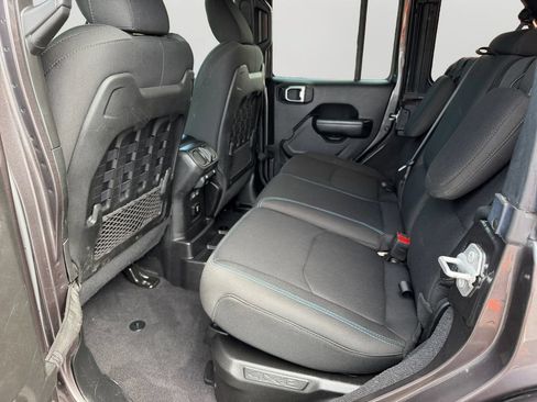 Used 2022 Jeep Wrangler Unlimited Rubicon 4xe w/ Cold Weather Group AWD/4WD image 12