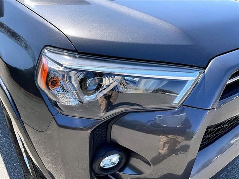 Used 2022 Toyota 4Runner SR5 RWD image 33