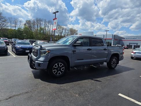 Used 2019 Toyota Tundra SR5 AWD/4WD image 3