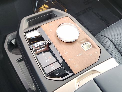 Used 2023 BMW iX M60 image 17