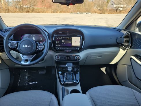 Used 2025 Kia Soul EX image 18