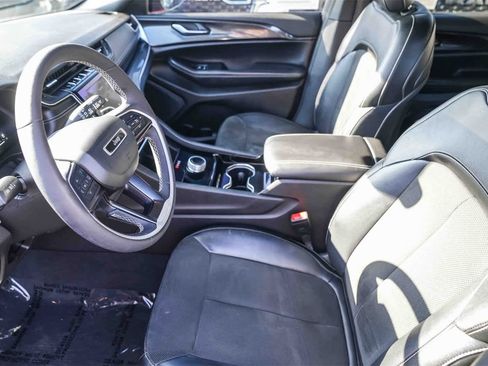 Used 2023 Jeep Grand Cherokee Altitude image 17