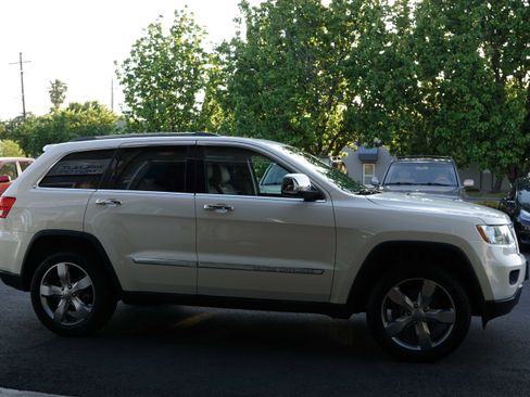 Used 2012 Jeep Grand Cherokee Overland image 10