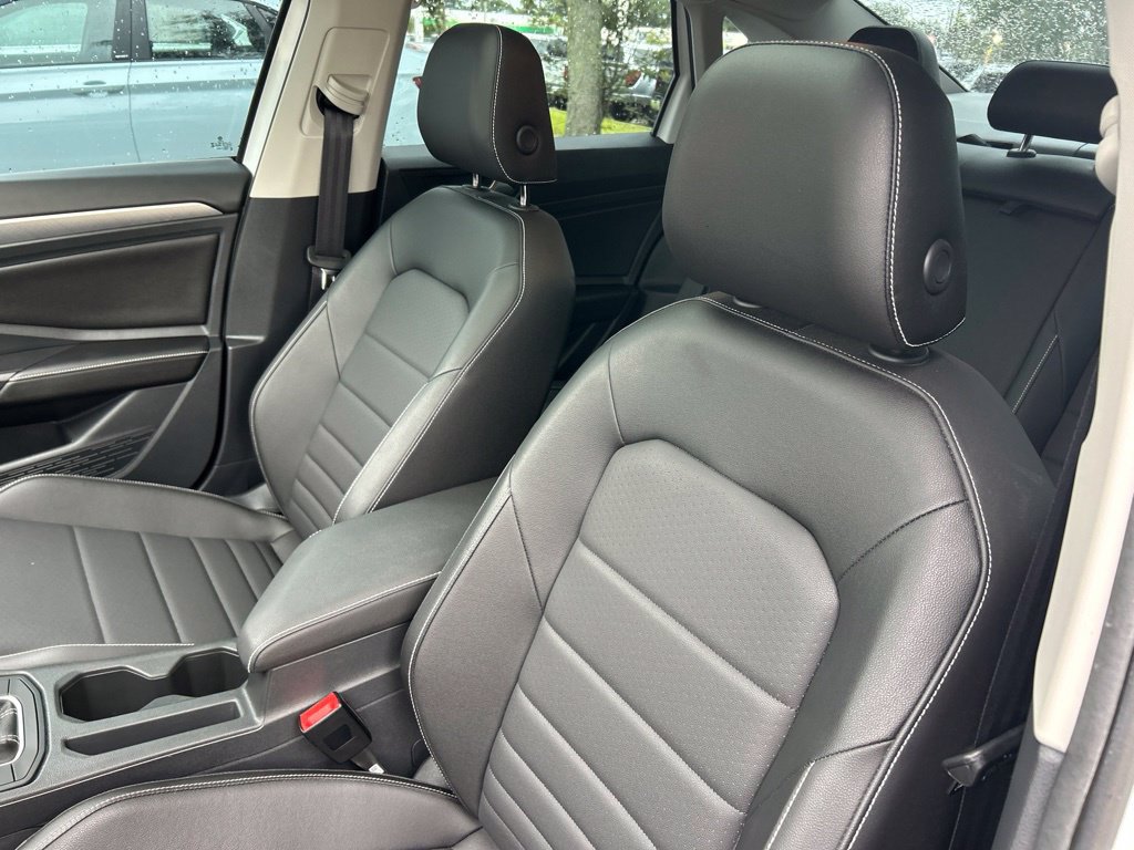 Certified 2024 Volkswagen Jetta SE FWD image 22