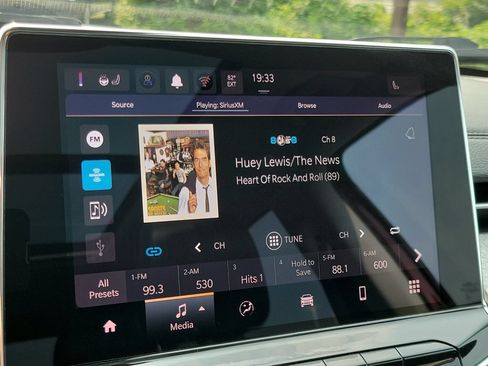 Used 2022 Jeep Compass Latitude w/ Sun and Sound Group AWD/4WD image 28