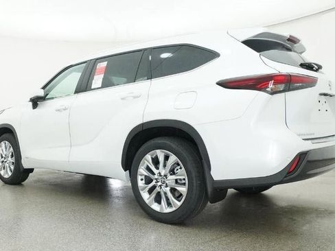 New 2026 Toyota Highlander Limited image 21