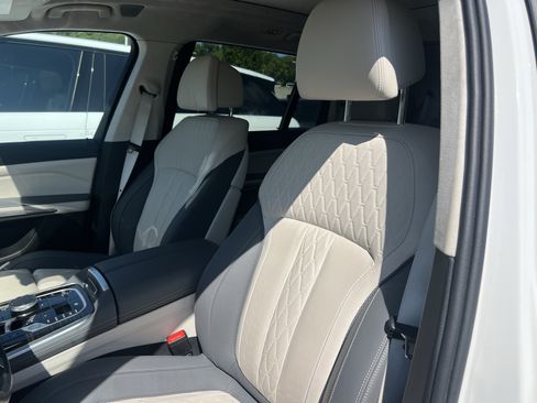Used 2024 BMW X7 xDrive40i w/ M Sport Package AWD/4WD image 16