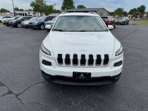 Used 2018 Jeep Cherokee Latitude Plus FWD image 10