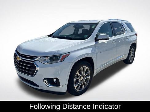 Used 2019 Chevrolet Traverse Premier w/ Driver Confidence II Package FWD image 3