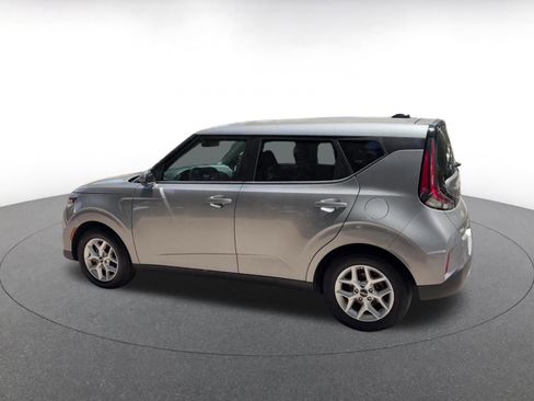 Used 2025 Kia Soul LX w/ LX Technology Package FWD image 10