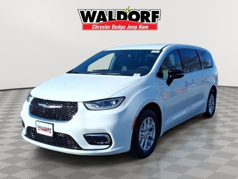 New 2026 Chrysler Pacifica Select FWD image 5