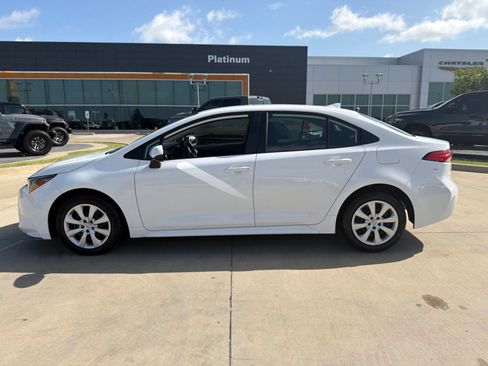 Used 2024 Toyota Corolla LE FWD image 2