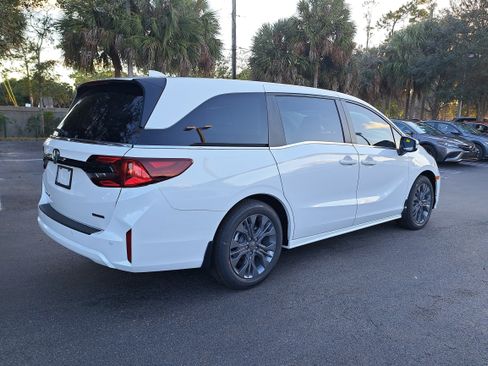 New 2026 Honda Odyssey Touring image 6