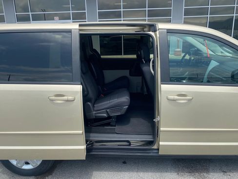 Used 2010 Dodge Grand Caravan SE w/ Climate Group FWD image 20