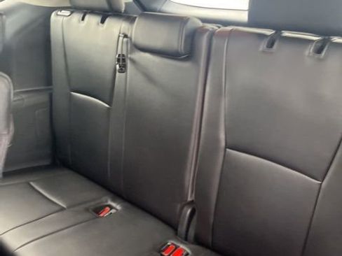 Used 2025 Toyota Highlander XLE image 9