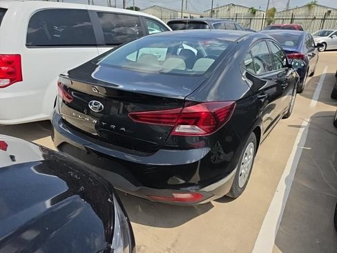 Used 2020 Hyundai Elantra SE FWD image 4