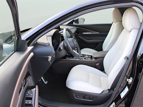 Used 2024 MAZDA CX-30 2.5 Turbo w/ Premium Plus Pkg image 9