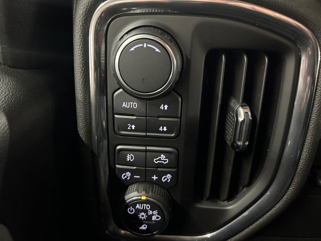 Used 2019 Chevrolet Silverado 1500 LTZ w/ LTZ Premium Package AWD/4WD image 28