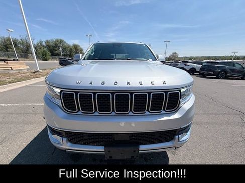 Used 2022 Jeep Wagoneer Series III w/ Premium Group I AWD/4WD image 3