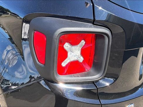 Used 2015 Jeep Renegade Latitude w/ Popular Equipment Group AWD/4WD image 28