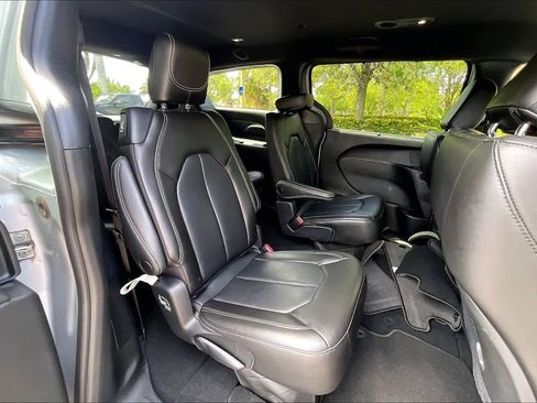 Used 2023 Chrysler Pacifica Touring-L w/ S Appearance Package FWD image 28