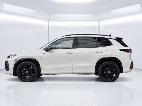 Used 2025 Volkswagen Tiguan SE R-Line AWD/4WD image 6
