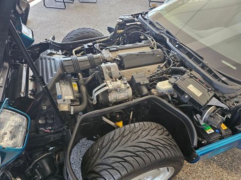 Used 1992 Chevrolet Corvette Convertible RWD image 24