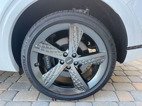 Used 2025 Genesis GV70 3.5T Sport w/ Sport Advanced Package image 9