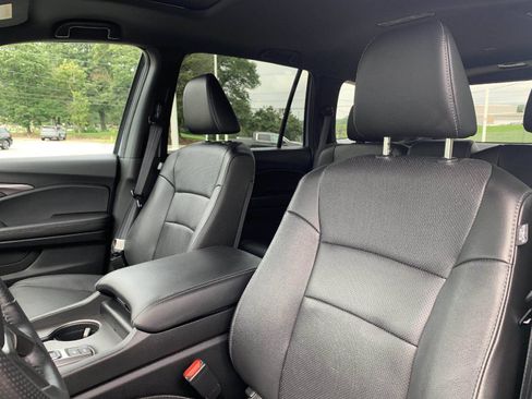 Certified 2025 Honda Passport EX-L image 29