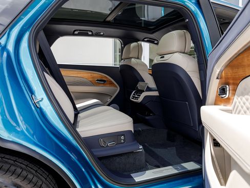 New 2025 Bentley Bentayga Extended Wheelbase image 36