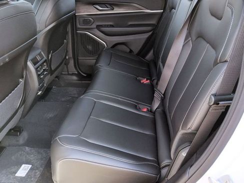 New 2026 Jeep Grand Cherokee Limited w/ Limited Altitude Package AWD/4WD image 25