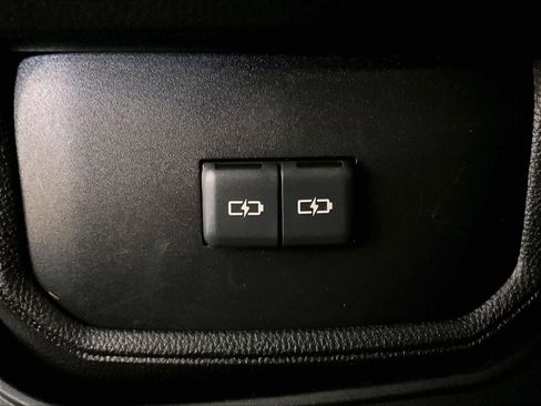 Used 2023 Toyota Highlander XLE image 28