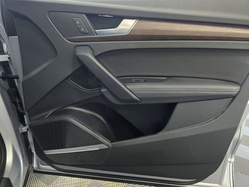 Certified 2025 Audi Q5 2.0T Premium Plus image 27