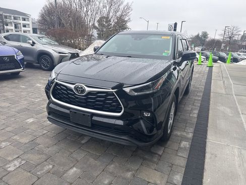 Used 2021 Toyota Highlander LE image 29