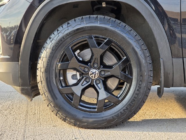 Used 2024 Volkswagen Atlas Peak Edition SE AWD/4WD image 8
