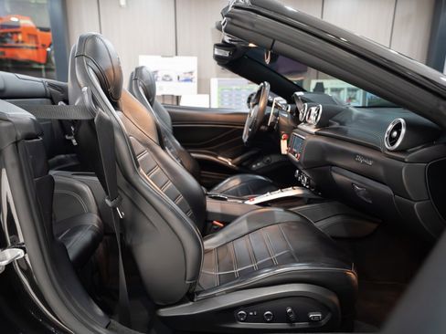 Used 2015 Ferrari California T image 26
