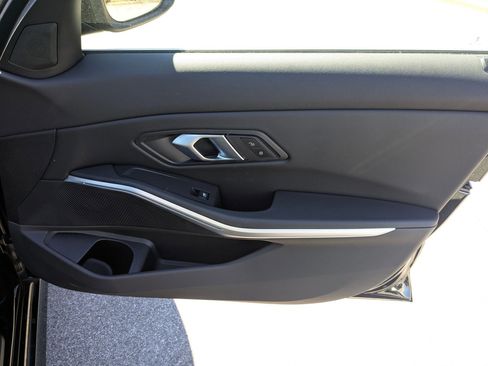 Used 2025 BMW 330i Sedan w/ Premium Package image 35