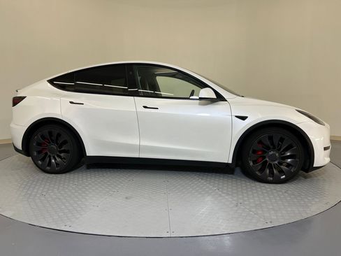 Used 2025 Tesla Model Y Performance image 8