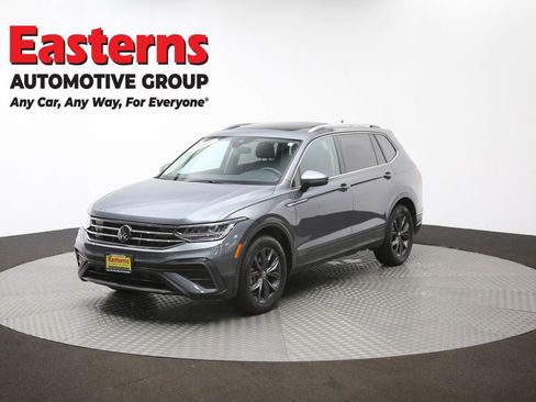Used 2022 Volkswagen Tiguan SE w/ Panoramic Sunroof Package image 56