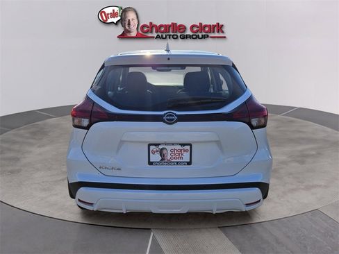 New 2025 Nissan Kicks Play S image 5